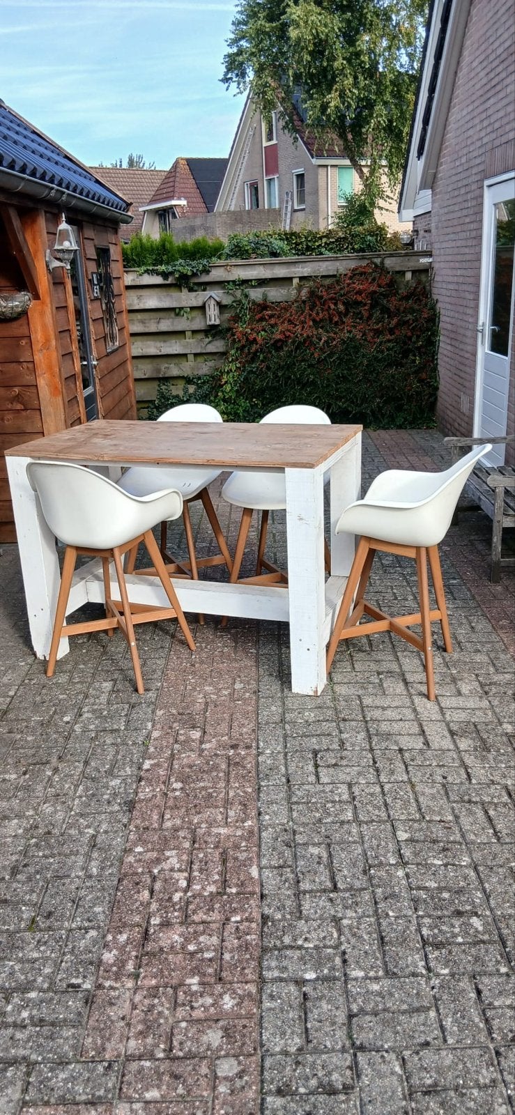 Douglas bartafel met 4 IKEA Fanbyn barkrukken (2 met armleun, Gebruikt, 100 tot 150 cm, Vier personen, Rechthoekig