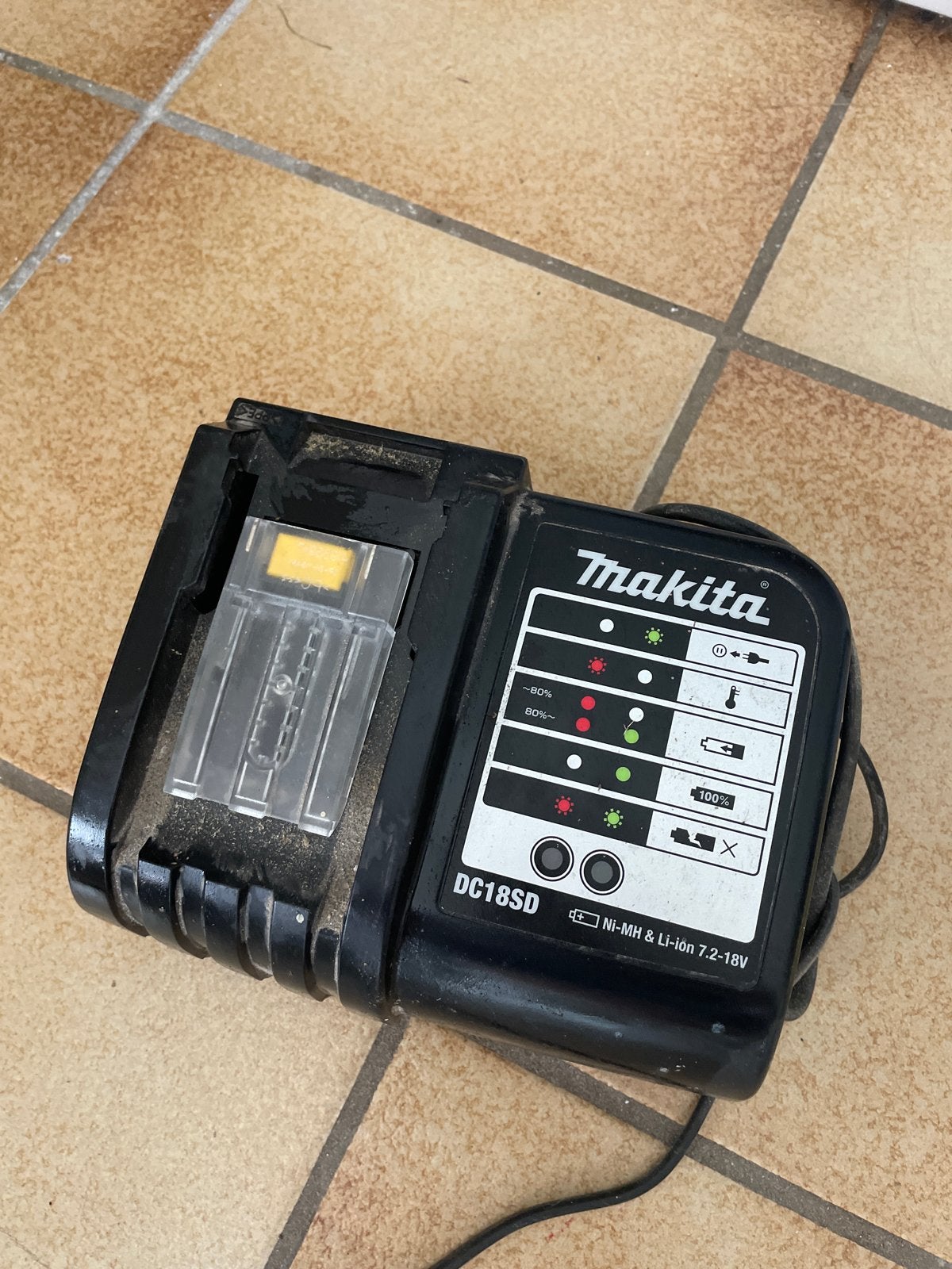 Makita DC18SD Oplader voor Ni-MH & Li-ion 7.2-18V