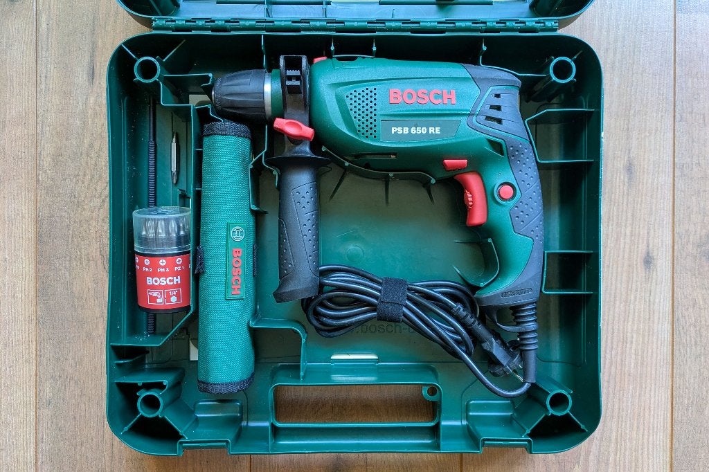 Bosch PSB 650 RE klopboormachine met snelspankop en borenset, Boormachine, 600 watt of meer, Ophalen of Verzenden, Zo goed als nieuw