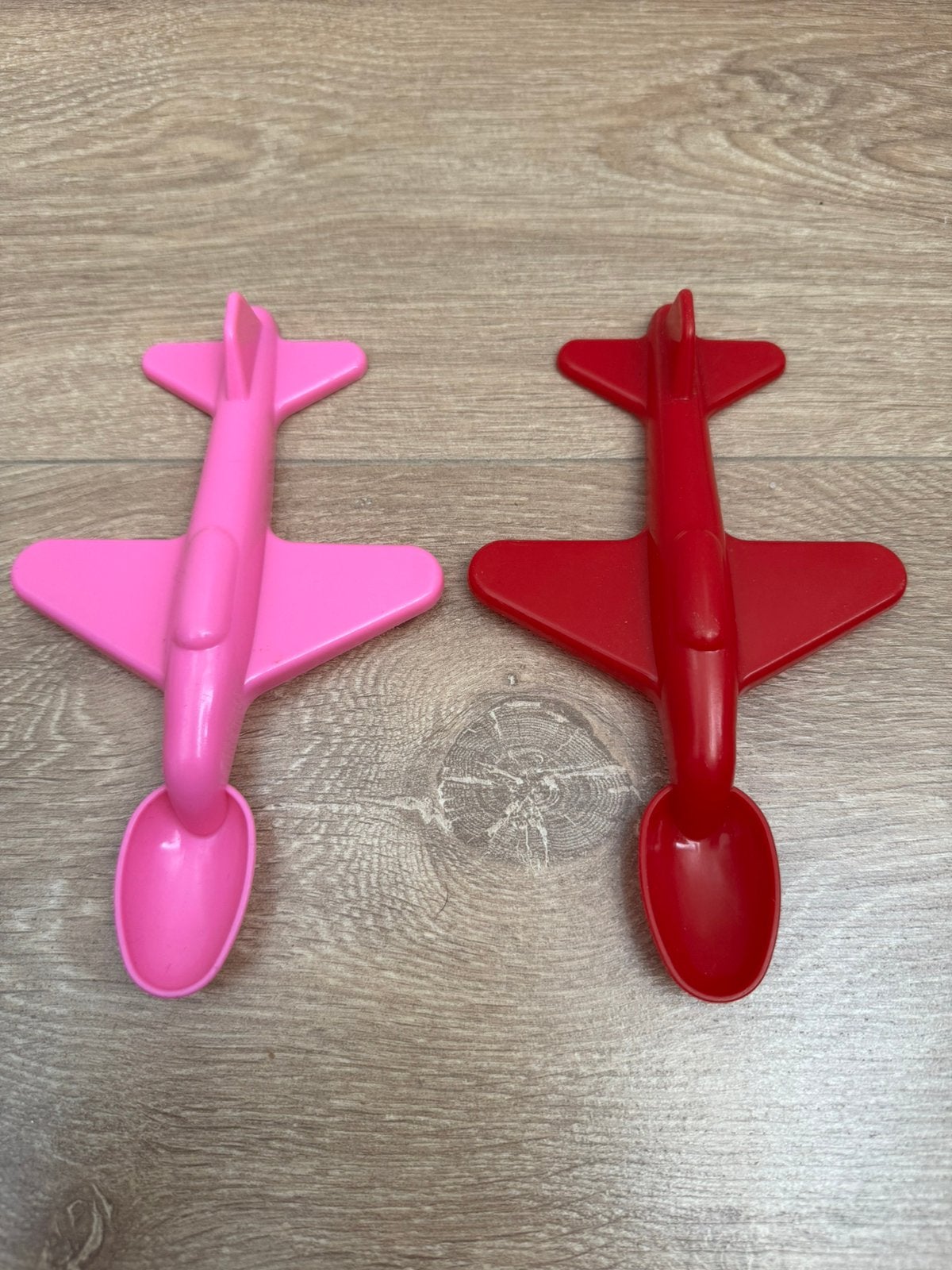 Vliegtuig lepels roze & rood, Ophalen of Verzenden, Zo goed als nieuw