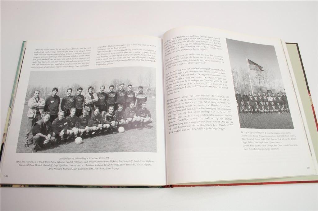 V.V. Akkrum [2001] — Jubileumboek 75 Jaar — Veel Foto\'s, Ophalen of Verzenden, Gelezen, Watersport en Hengelsport