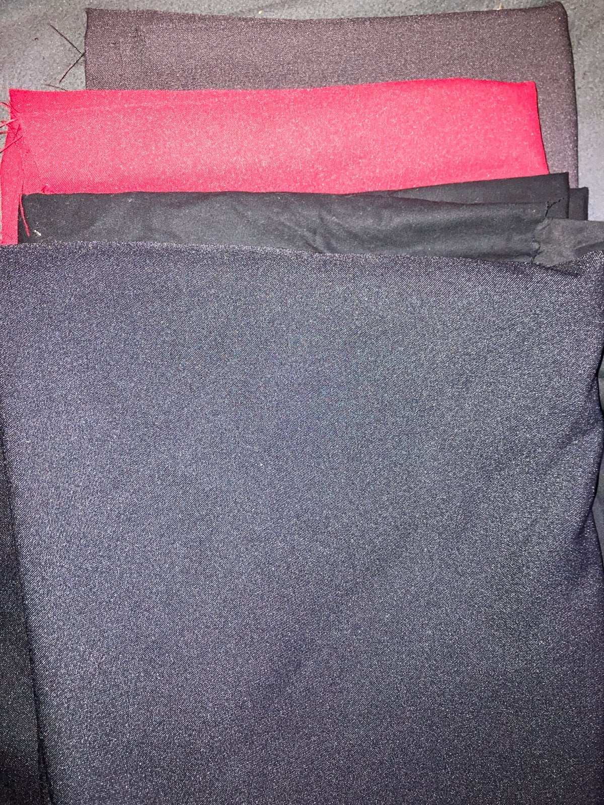 Stoffenpakket: Zwart, Rood en Bruin, Hobby en Vrije tijd, Stoffen en Lappen, Overige materialen, Gebruikt, Meerkleurig, Ophalen of Verzenden