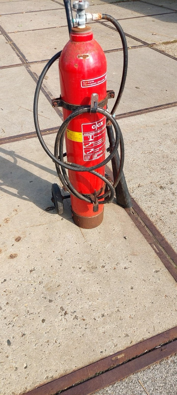 Ajax Koolzuur Brandblusser met Brandkast, Ophalen, Gebruikt