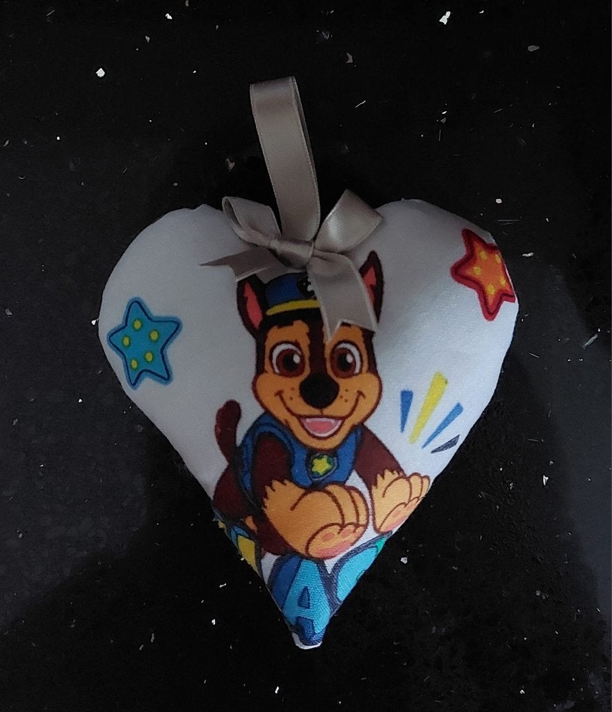 Nieuw- Paw Patrol Chase hartje/ kasthanger, Kinderen en Baby's, Ophalen of Verzenden, Nieuw, Handgemaakt, Wanddecoratie