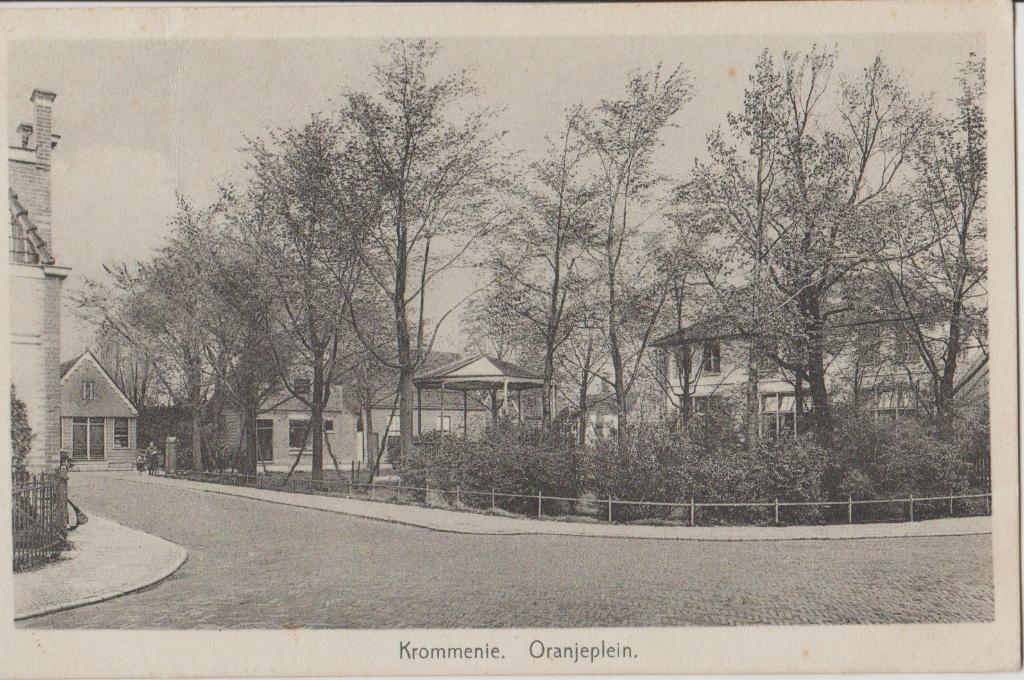 1945 krommenie oranjeplein muziektempel zaanstreek zaans, Verzamelen, Ophalen of Verzenden, Voor 1920, Gelopen, Noord-Holland