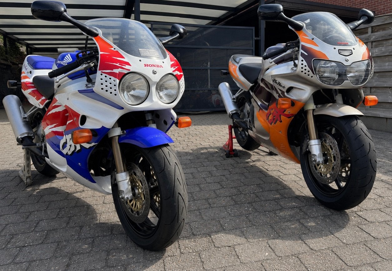 2x Honda CBR900RR Fireblade SC28 (Tricolore + Urban Tiger), Ophalen, Gebruikt
