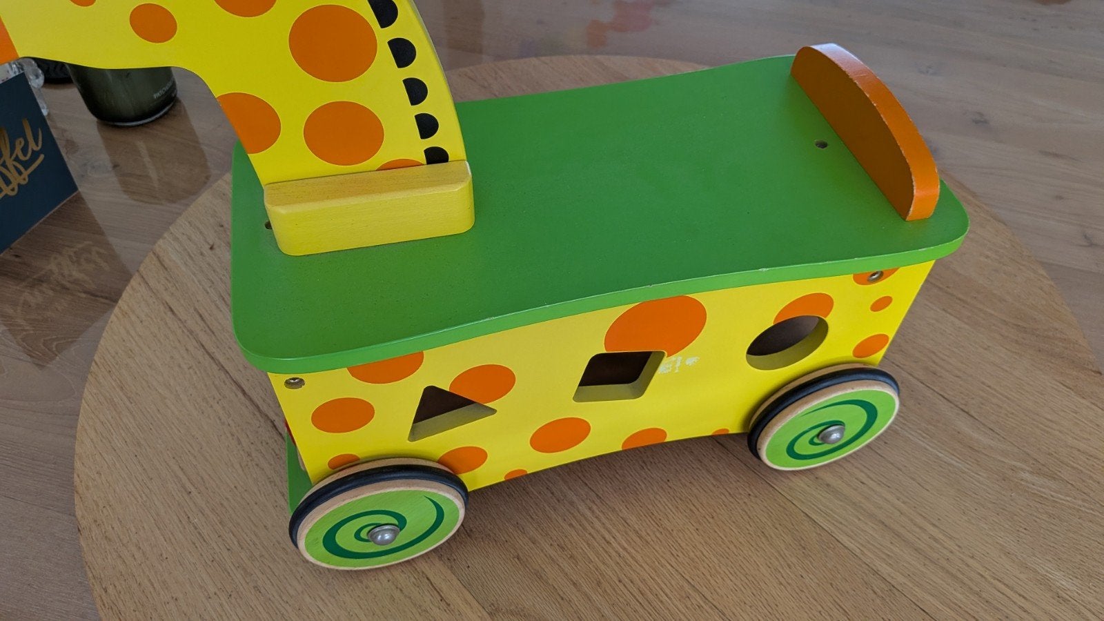 Houten loopwagen/rijdier giraf met vormenstoof, Ophalen of Verzenden, Gebruikt, Rij- of Hobbelspeelgoed