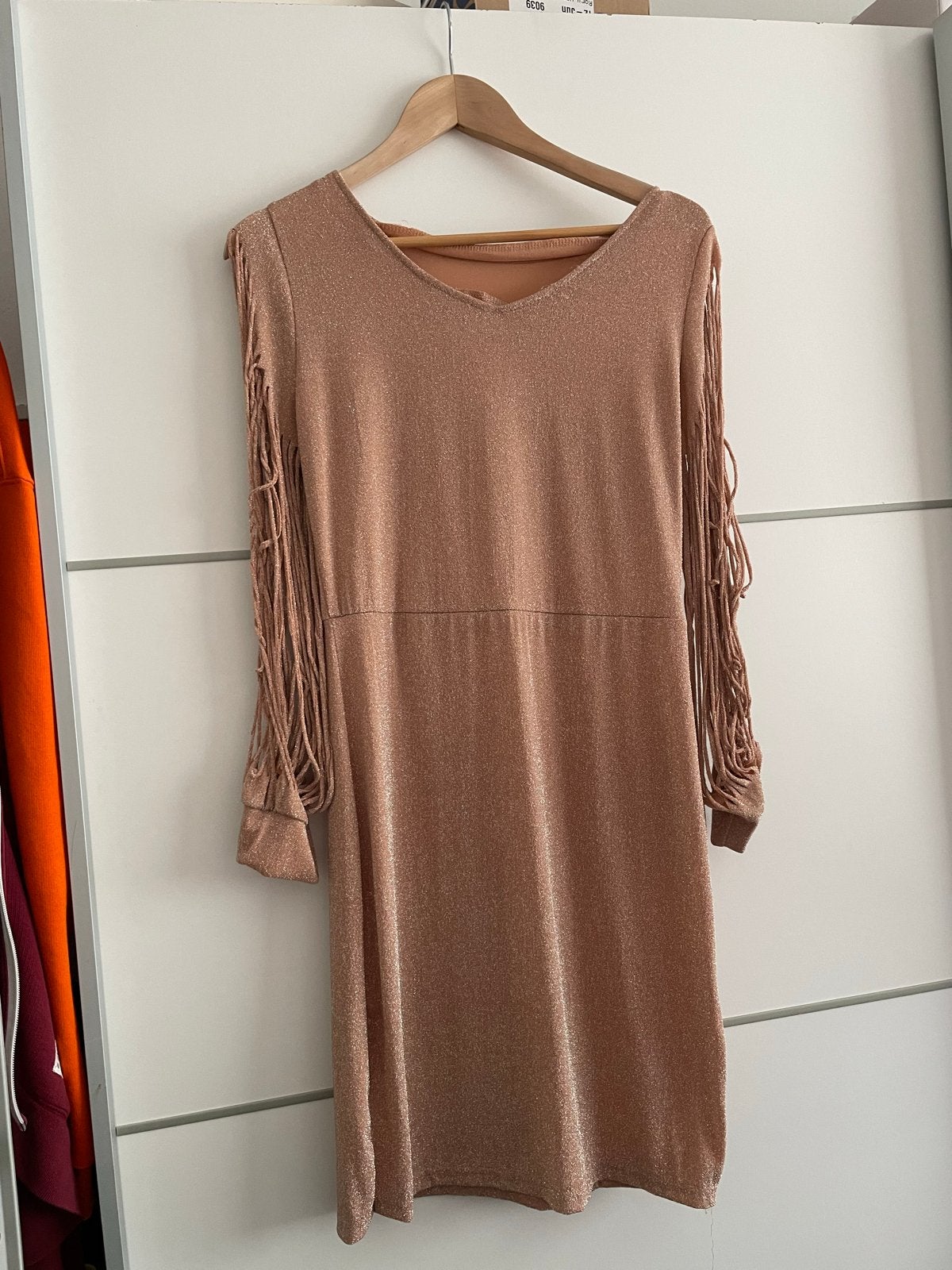 Glinsterende jurk met franjes, Kleding | Dames, Jurken, Maat 38/40 (M), Oranje, Ophalen of Verzenden, Zo goed als nieuw