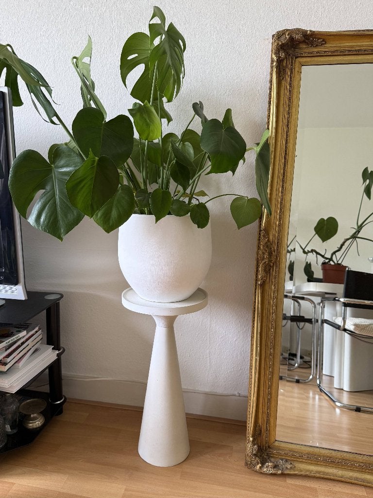 Zuiver Floss aluminium bijzettafel met bloempot, Minder dan 55 cm, Metaal of Aluminium, Rond, Zo goed als nieuw