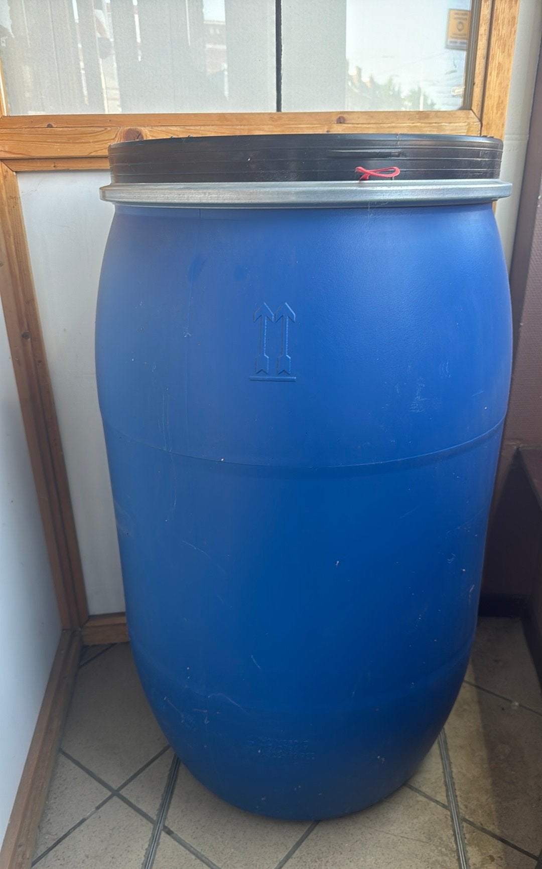 225 LITER VAT MET KLEMBAND (2x), Tuin en Terras, Regentonnen, Ophalen, Kunststof, 150 liter of meer, Zo goed als nieuw