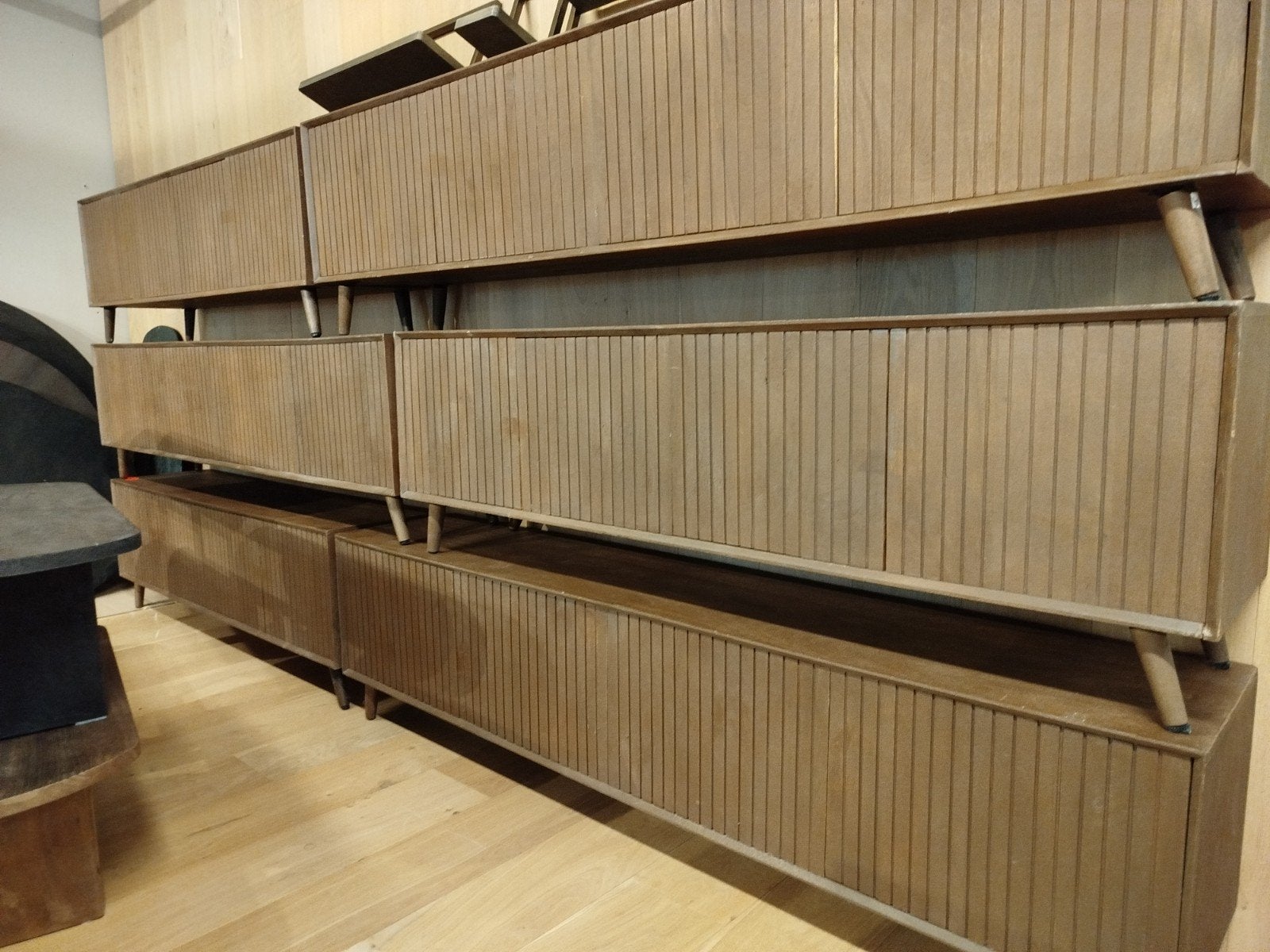 Stijlvol TV-meubel van mangohout, Ophalen, 150 tot 200 cm, Nieuw, Nvt