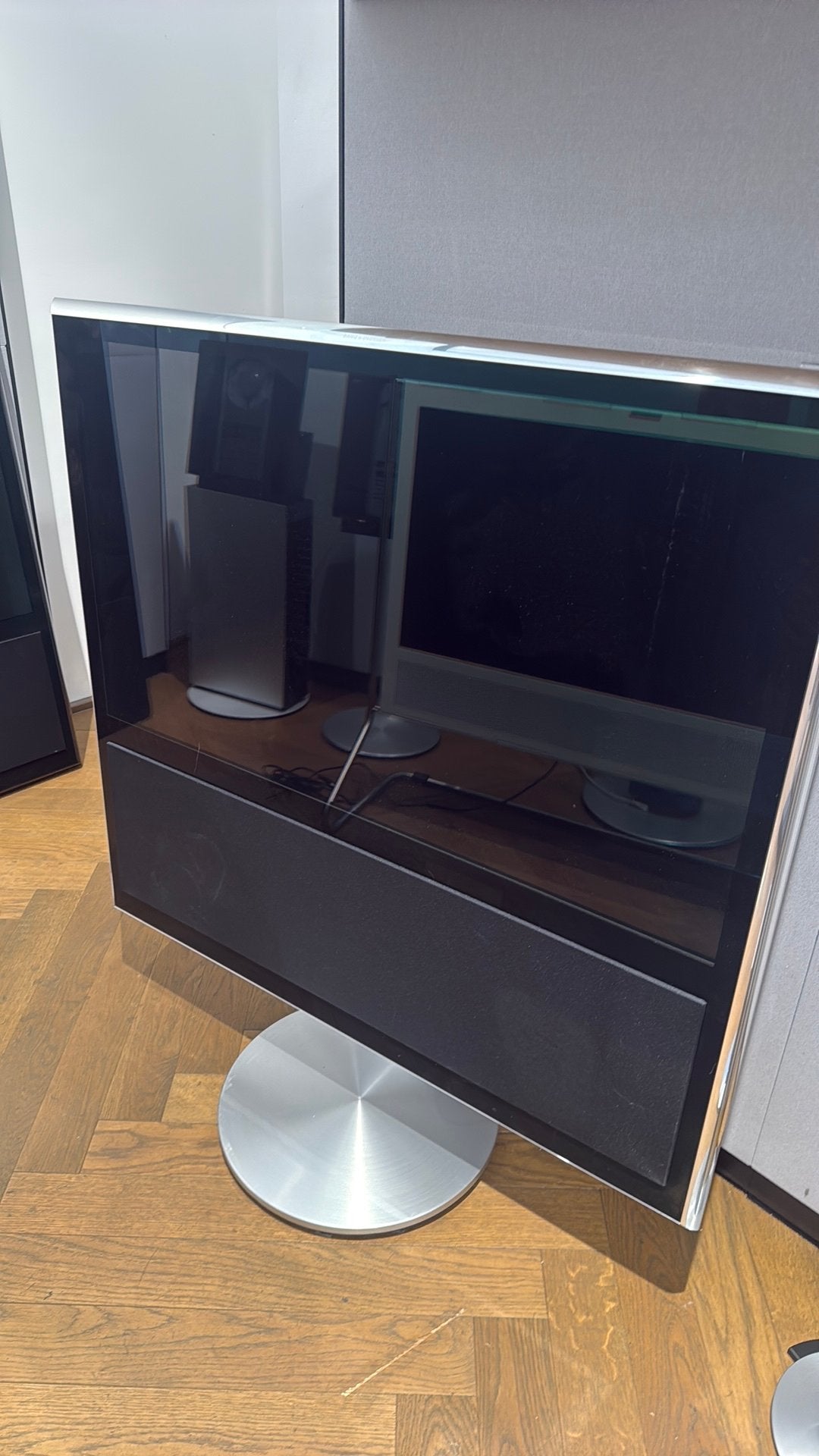 Bang & Olufsen B&O BeoVision 11 40 incl gemotoriseerde stand, Bang & Olufsen, Info@bang-olufsen.dk, 50 Hz, Zo goed als nieuw
