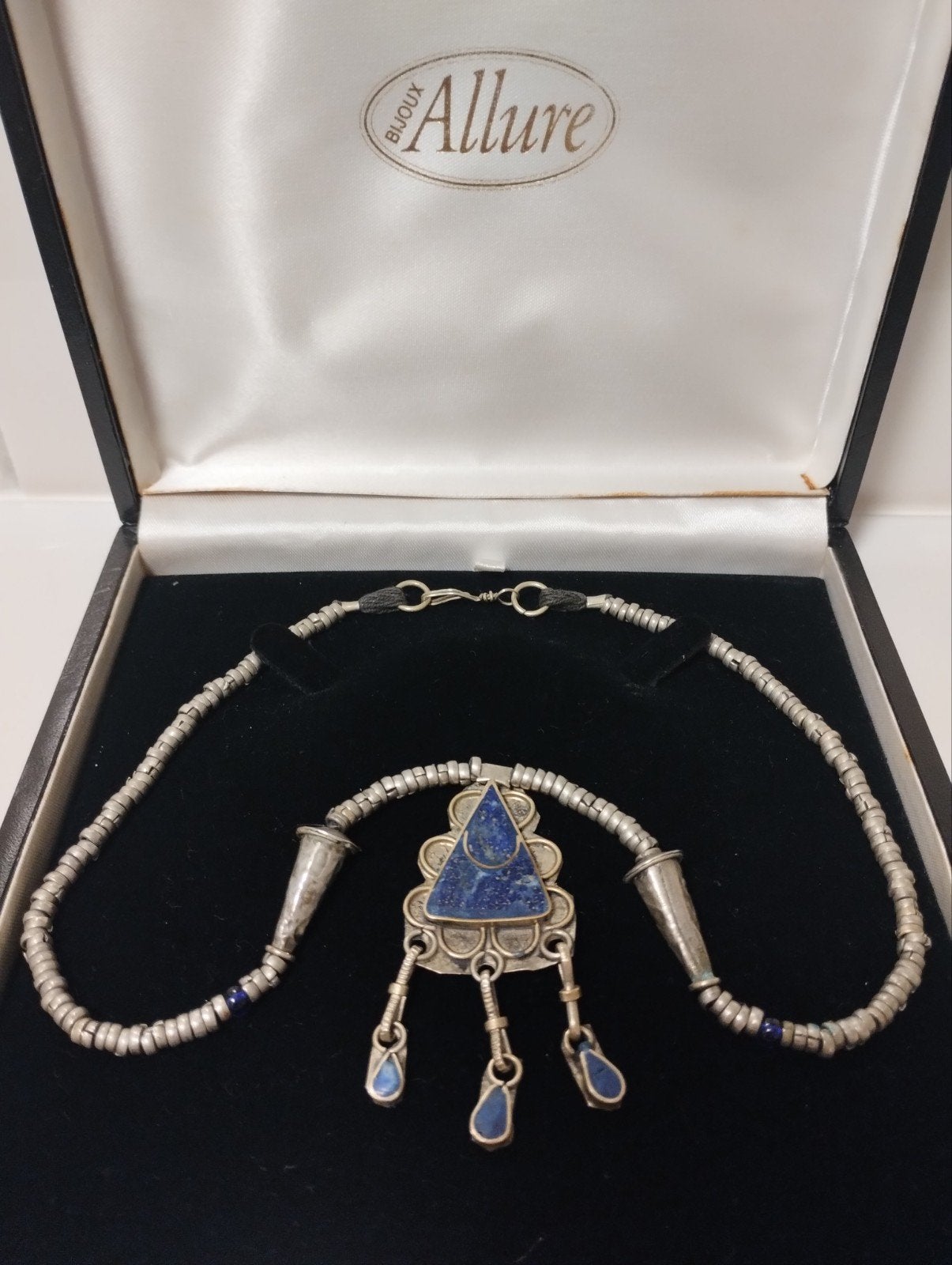 Oud Afghaans zilveren tribal art ketting met lapis lazuli, Sieraden, Tassen en Uiterlijk, Antieke sieraden, Ophalen of Verzenden