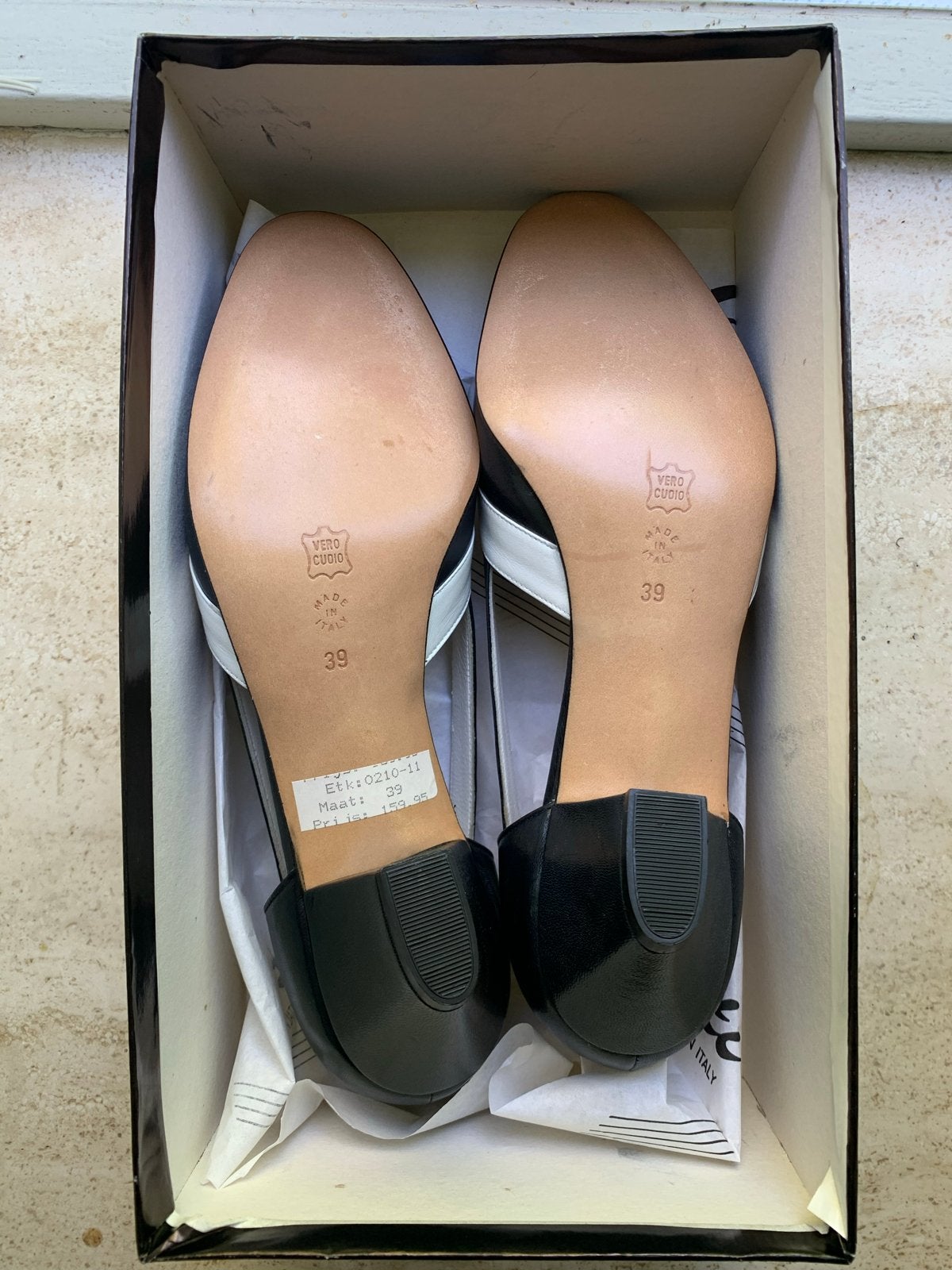 Stijlvolle Bizetti pumps - Zwart, wit, rood - Maat 39, Ophalen of Verzenden, Zo goed als nieuw, Zwart, Pumps