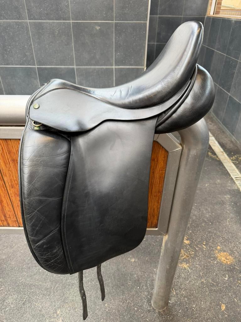 Hulsebos Dressuur zadel Dynamic maat 17,5 inch, Dieren en Toebehoren, Paarden en Pony's | Zadels, Ophalen, Gebruikt, Dressuur
