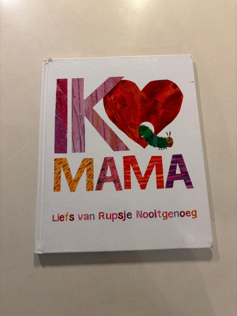 Ik hou van mama - rupsje nooitgenoeg - eric carle boek!, Boeken, Ophalen of Verzenden, Zo goed als nieuw, Eric Carle, 2 tot 3 jaar