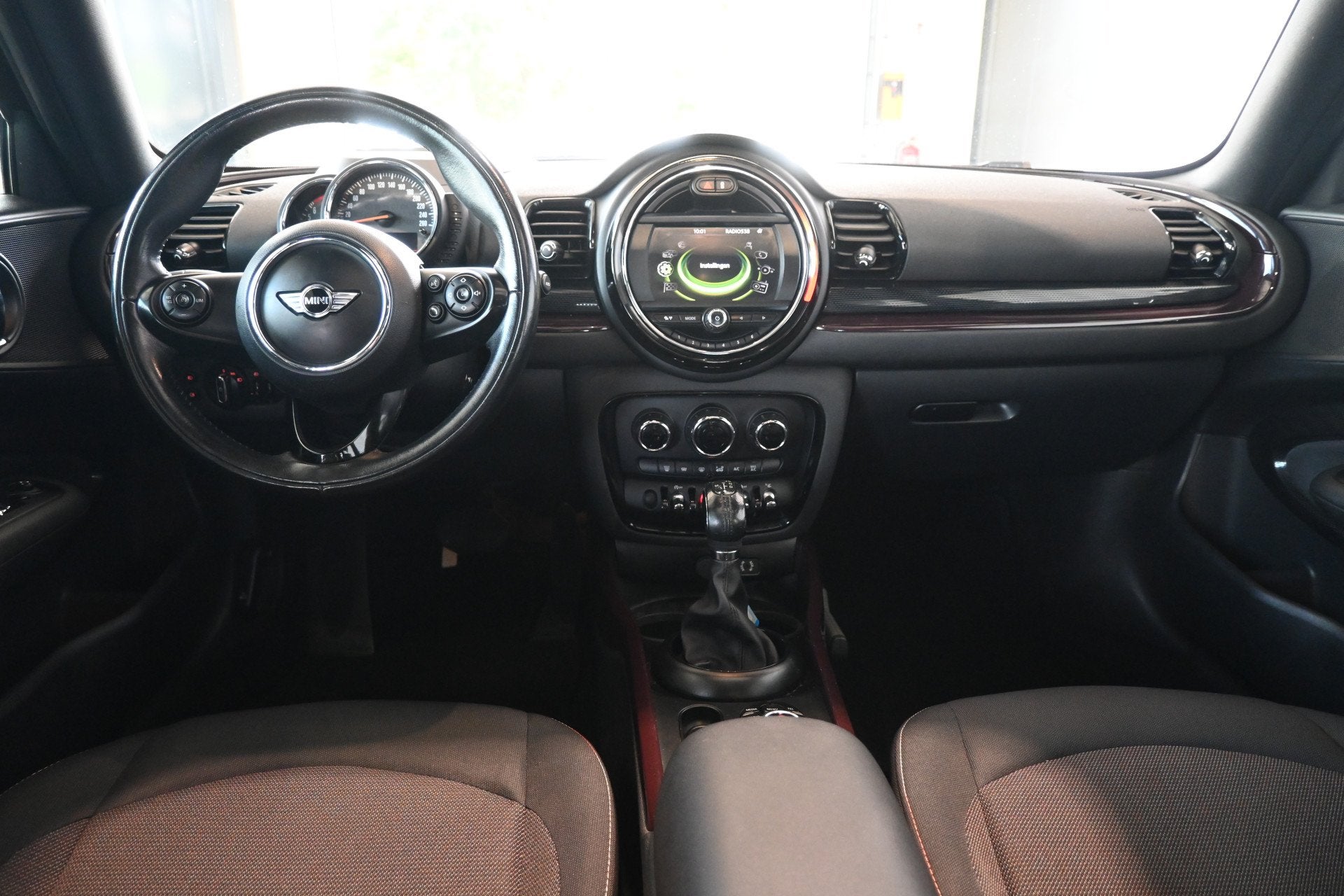 MINI Clubman 1.5 Salt Business Automaat Navigatie Panoramada, Stof, Gebruikt, 19 km/l, 3 cilinders
