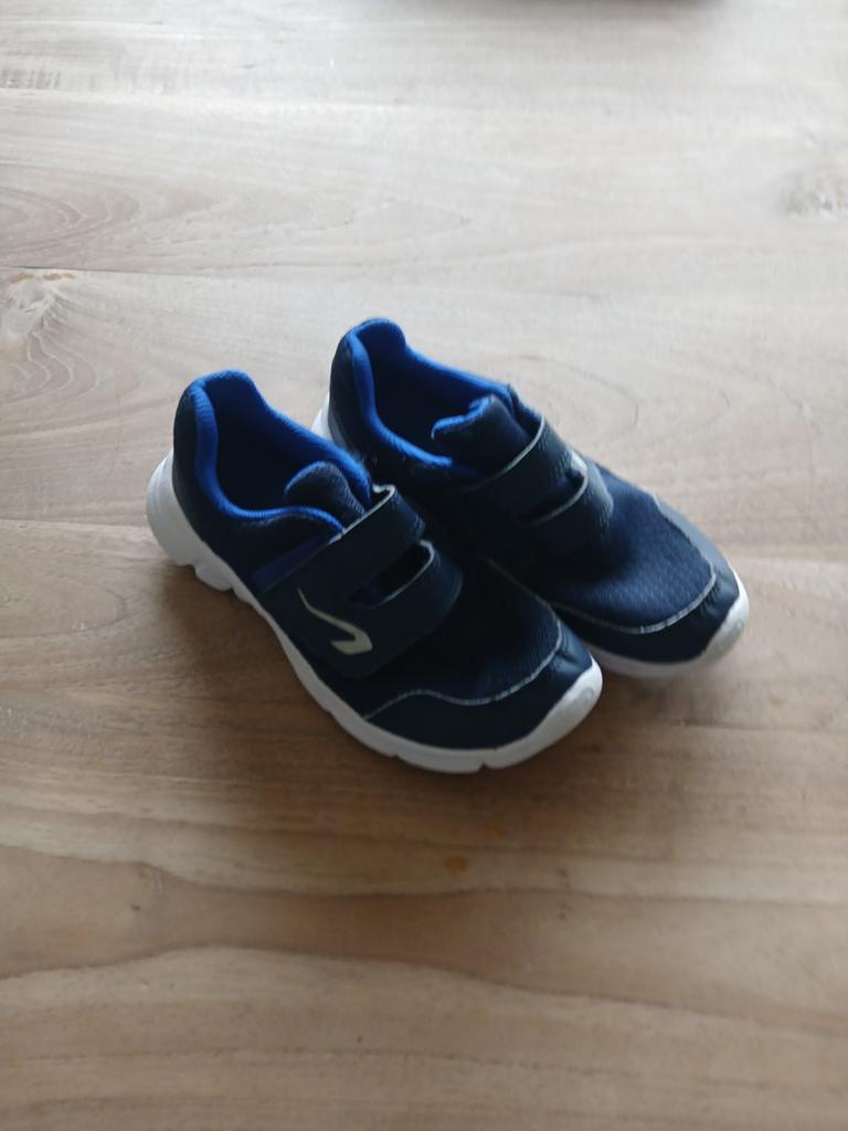 Gymschoenen met klittenband Decathlon maat 32, Kinderen en Baby's, Kinderkleding | Schoenen en Sokken, Ophalen of Verzenden, Zo goed als nieuw