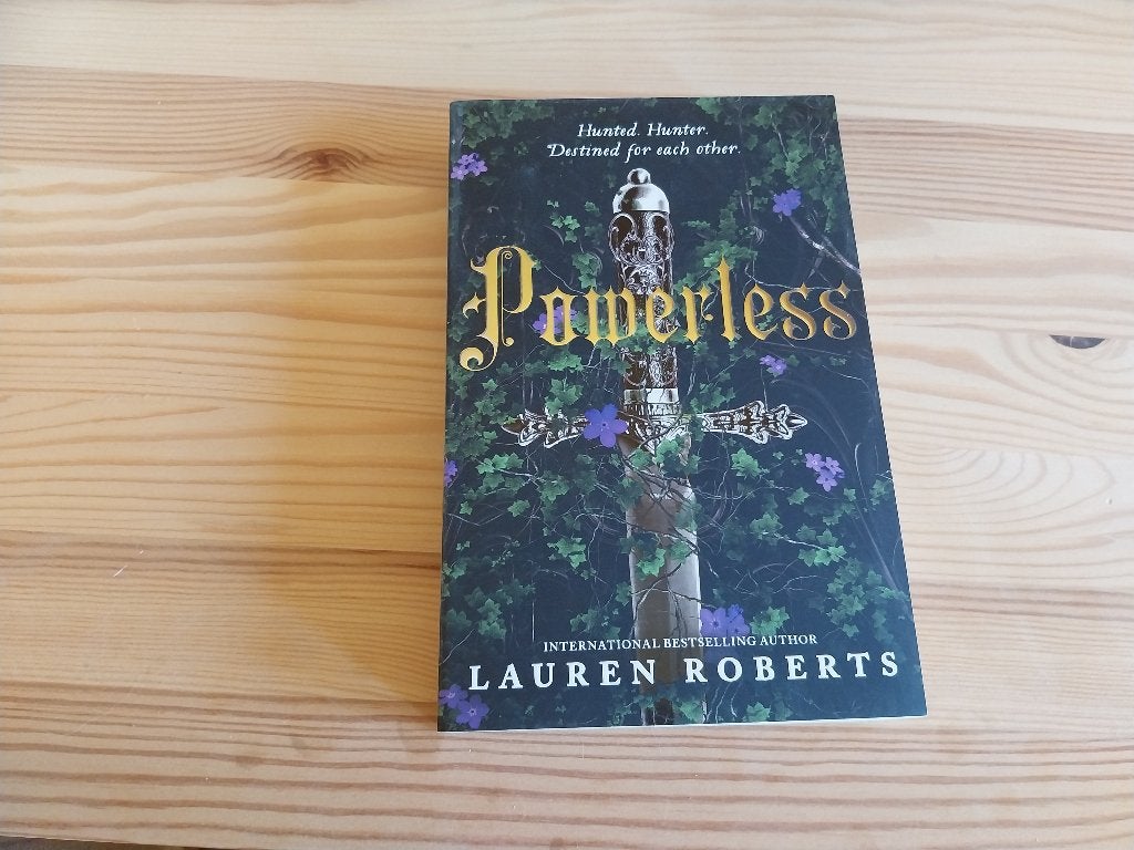Powerless, Ophalen, Zo goed als nieuw, Lauren Roberts