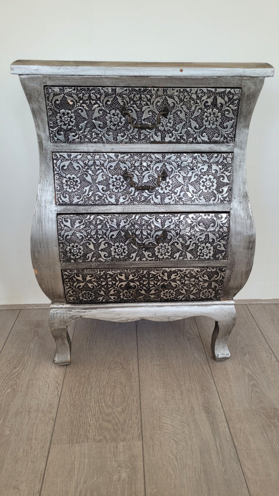 Barok stijl zilverkleurig kastje met 4 lades, Huis en Inrichting, Ophalen, Gebruikt, Barok, 50 tot 100 cm