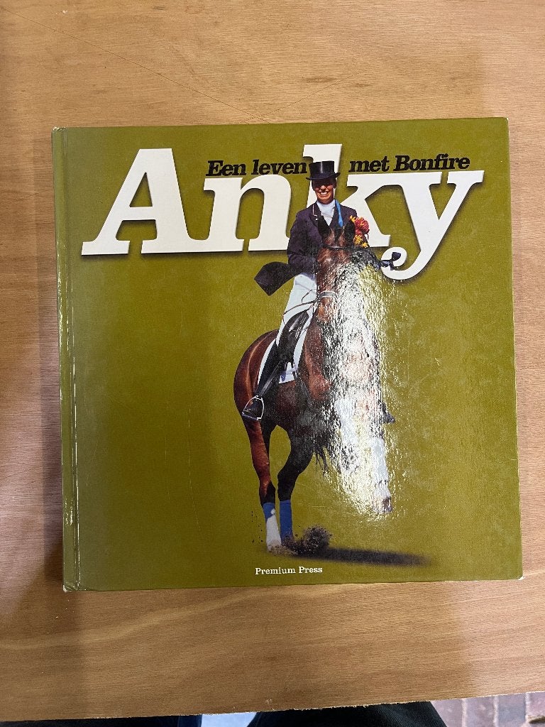 Anky: Een leven met Bonfire - Boek over dressuur, Boeken, Gelezen, Ophalen of Verzenden, Overige sporten, Anky van Grunsven