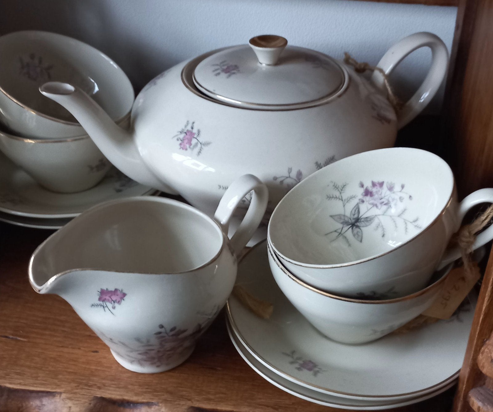 Leuk brocant theeservies, paars/roze bloempjes, Chodziez, Ophalen of Verzenden