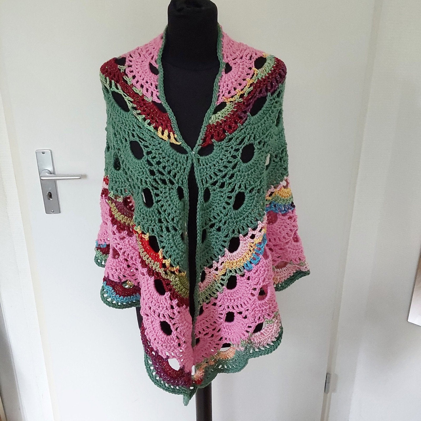 Nieuw!!!!
Prachtige, handgehaakte omslagdoek., Ophalen of Verzenden, Nieuw, Maat 46/48 (XL) of groter