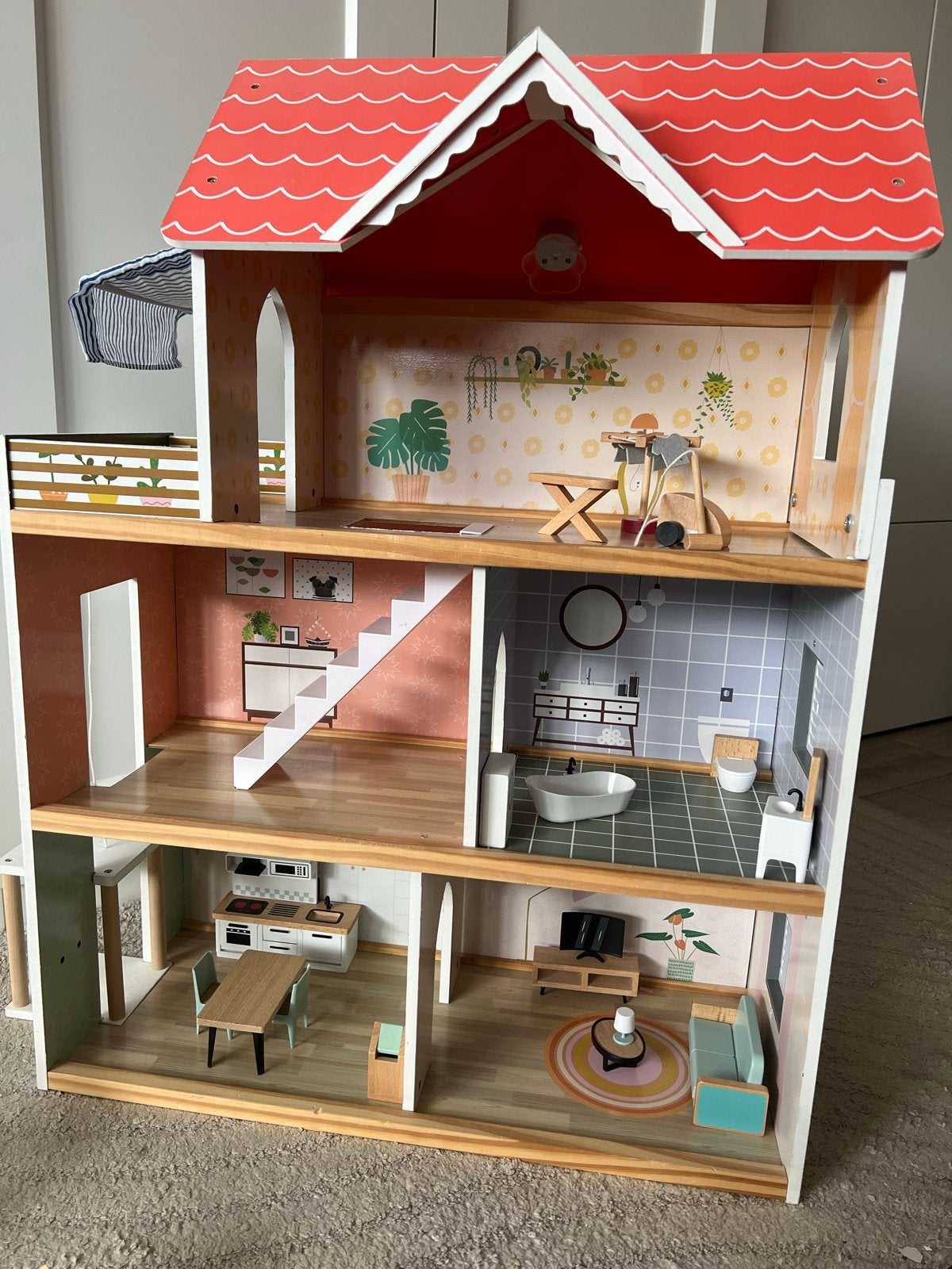 Groot en compleet houten poppenhuis met meubels, Ophalen, Zo goed als nieuw, Poppenhuis