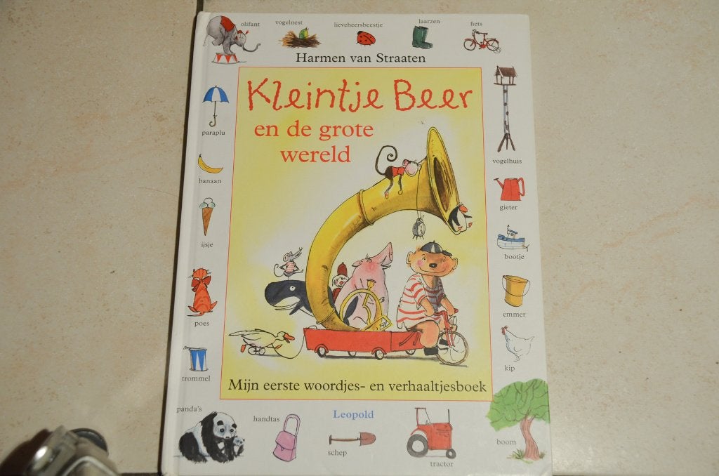 woordjes en verhaaltjesboek Kleintje Beer en de grote wereld, Boeken, Ophalen of Verzenden, Zo goed als nieuw, Fictie algemeen
