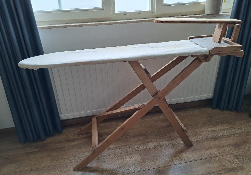 Oude brocante strijkplank, Ophalen