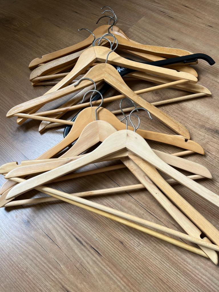 Gratis- Houten kledinghangers, Ophalen, Nieuw, Hout, Volwassenen