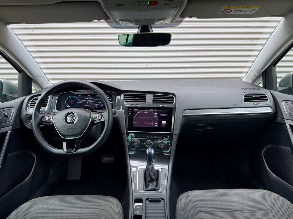 Volkswagen E-Golf | Warmtepomp | Camera | Navigatie | Virtua, Auto's, Volkswagen, 596 min, 136 pk, Gebruikt, 35 kWh
