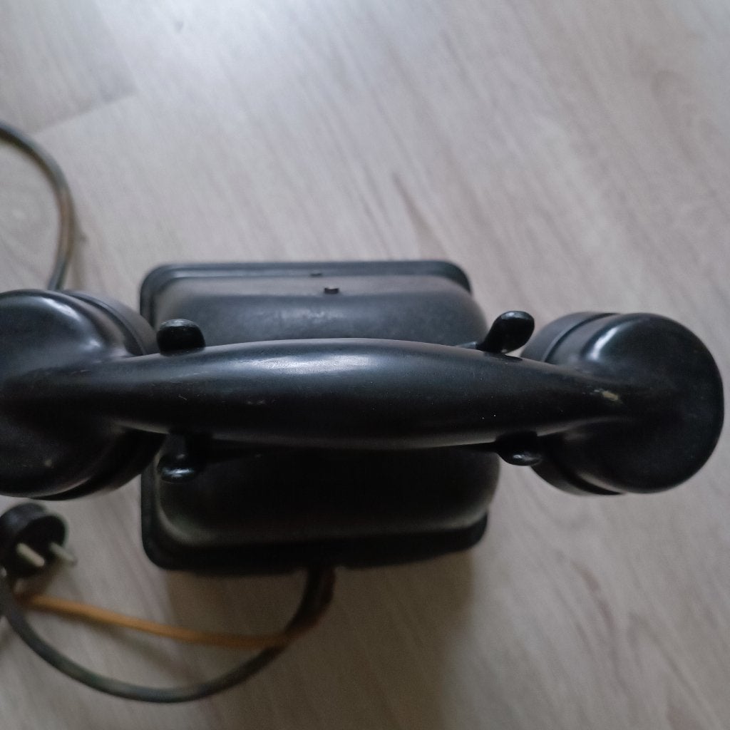 vintage zwarte slinger telefoon vermoed bakeliet oud ATEA, Ophalen of Verzenden, Bakeliet