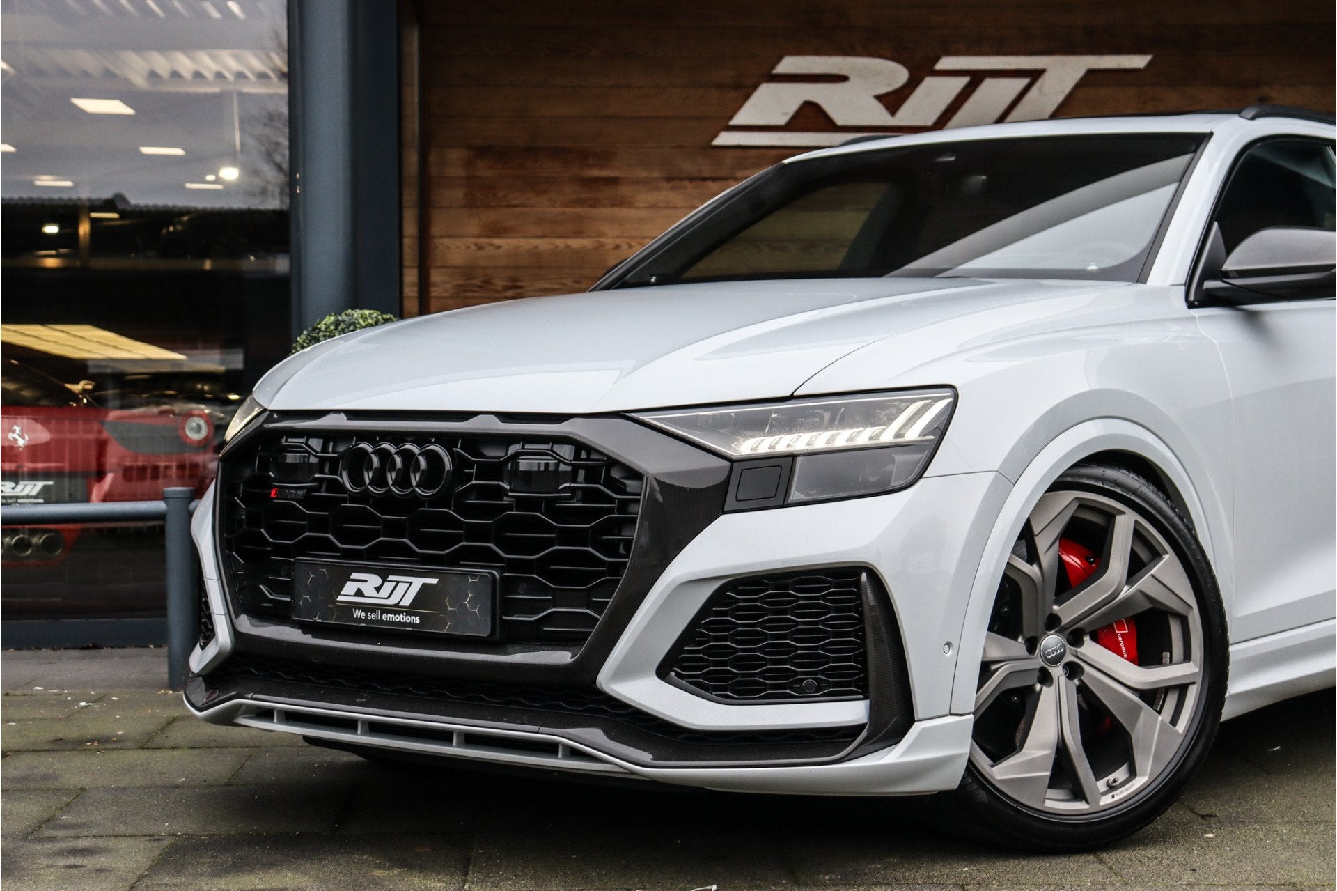 Audi RSQ8 4.0 V8 Quattro *Keramische rem/Pano/360/Alcantara/, Dealer onderhouden, Gebruikt, 600 pk, Bedrijf