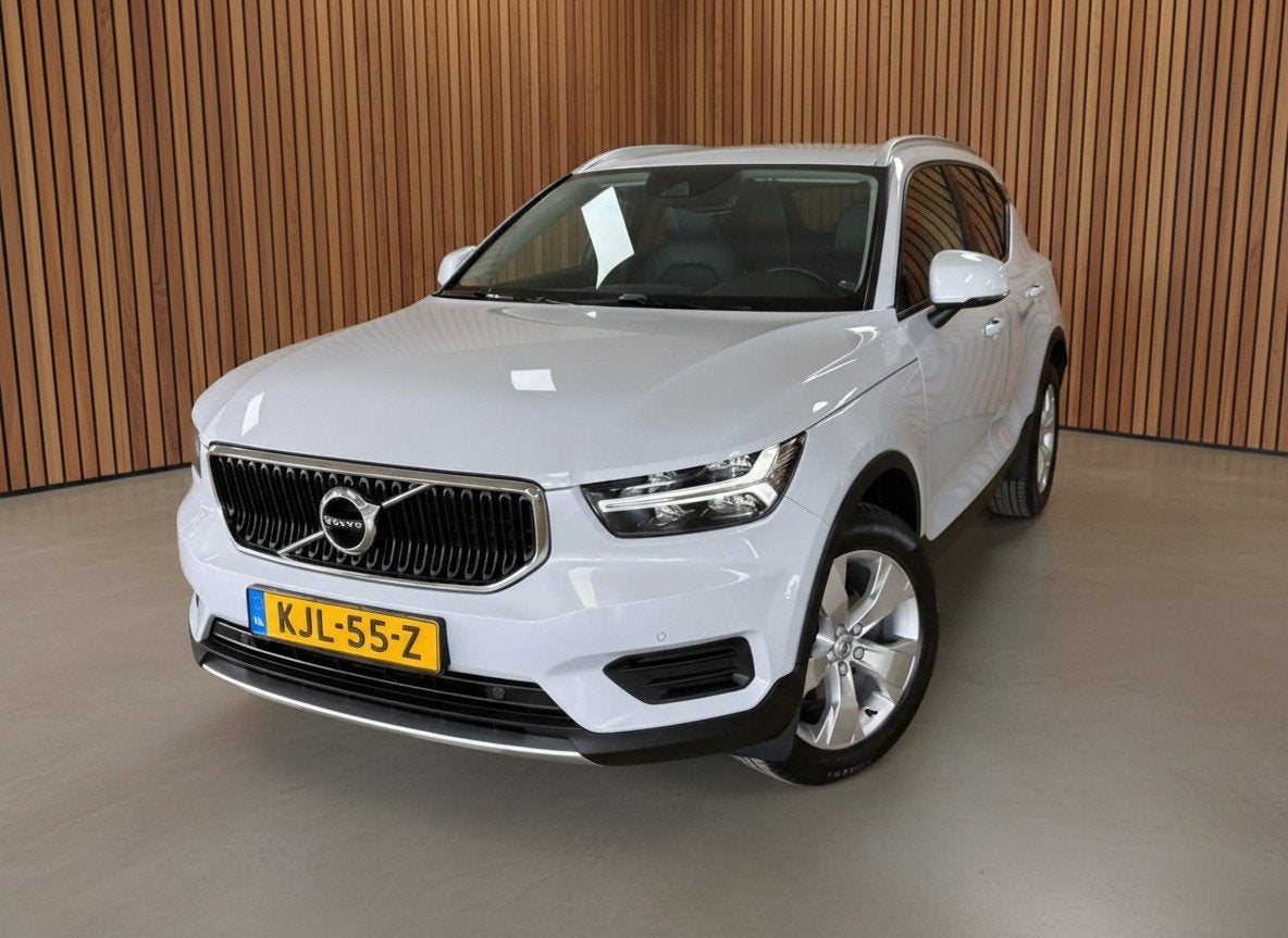 Volvo XC40 1.5 T3 Momentum | Leder | Elektr. Trekhaak | BLIS, Auto's, 1525 kg, Gebruikt, Euro 6, 14 km/l