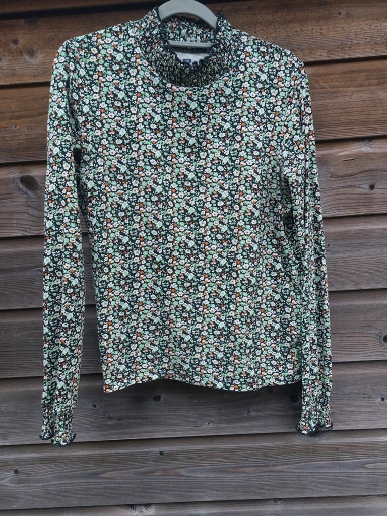 Bewerkt shirtje groen WE Fashion maat 170/176, Ophalen of Verzenden, Zo goed als nieuw, Jongen, Shirt of Longsleeve