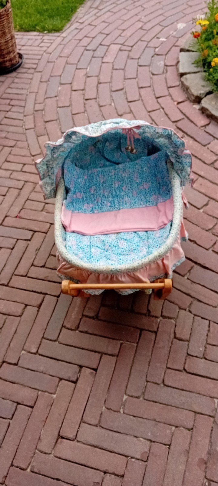 Kleine rieten poppenwagen - mag weg voor klein prijsje, Ophalen of Verzenden