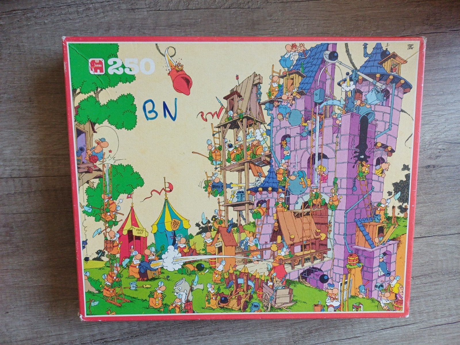 2 leuke puzzels van 250 stukjes getekend door Peter de Smet, Ophalen of Verzenden, Minder dan 500 stukjes, Gebruikt, Legpuzzel