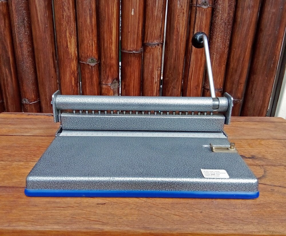 antieke perforator / ponsmachine 23 gaten vintage, Ophalen