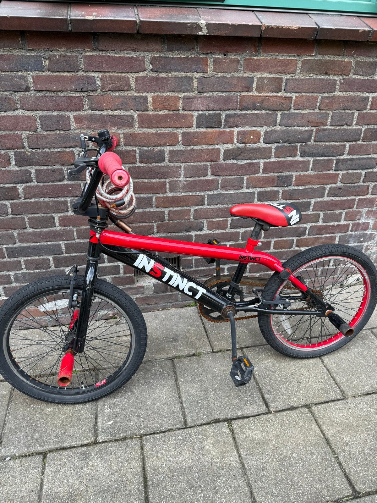 Instinct BMX Fiets - Rood/Zwart - Gebruikt, Staal, Velgrem, Ophalen of Verzenden, Voetsteunen