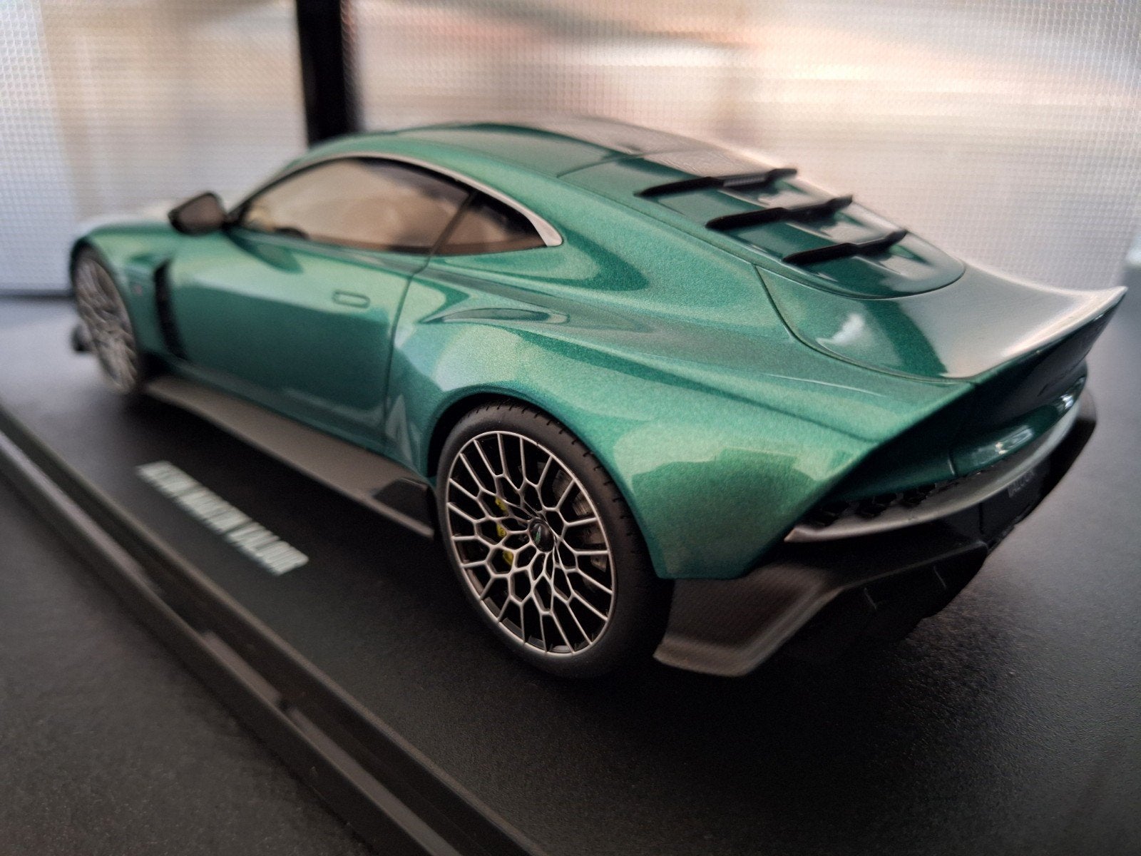 Aston Martin Valour 2024 Schaal 1:18, Overige merken, Auto, GT Spirit, Nieuw