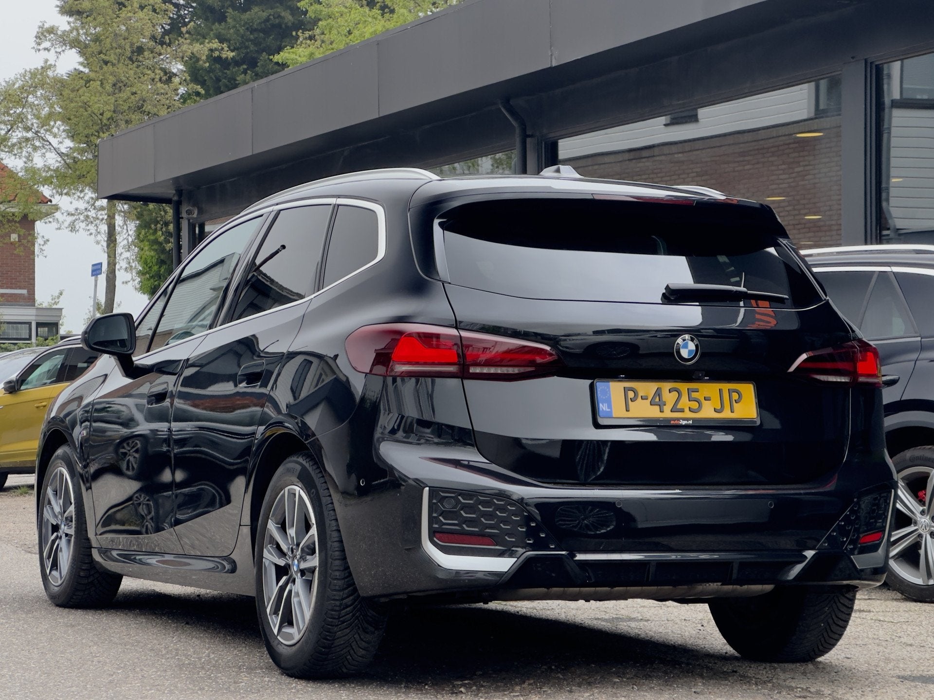 BMW 2 Serie Active Tourer 218i AUT7 M-SPORT LEDER NAVI CAMER, Auto's, 136 pk, Gebruikt, 1445 kg, Zwart