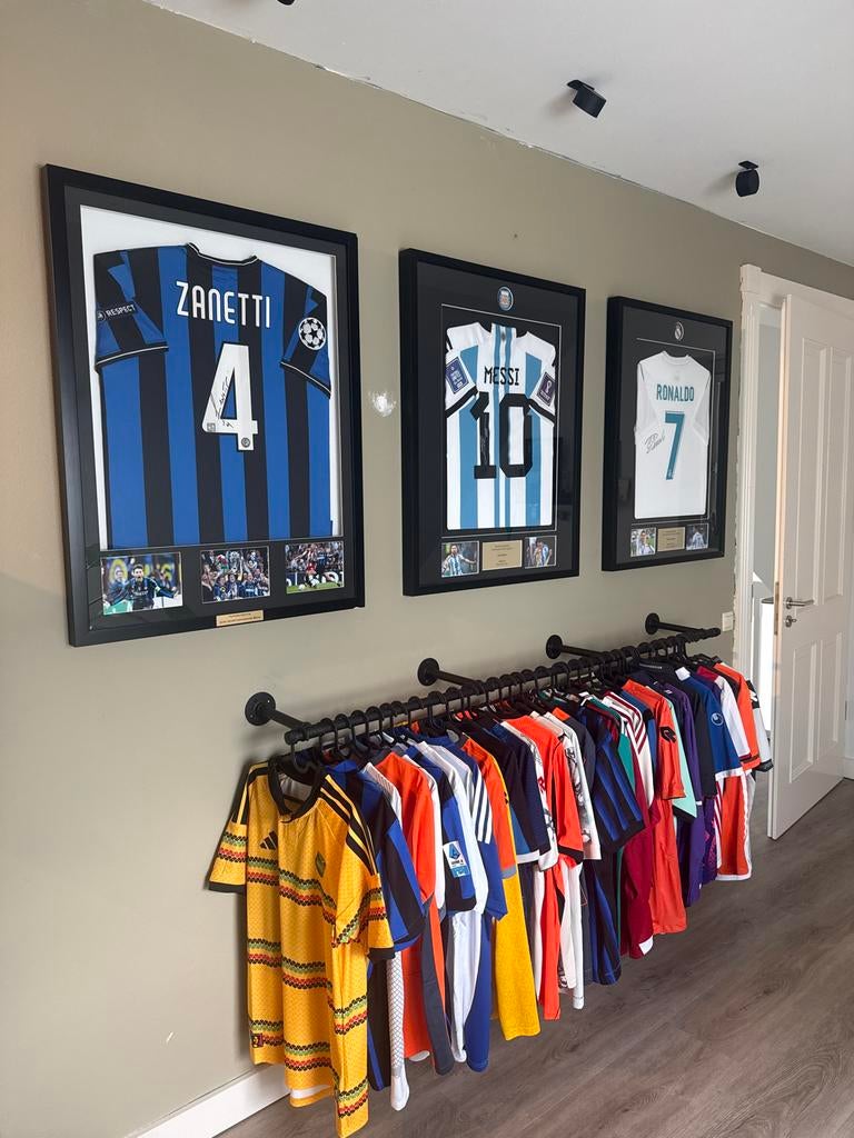 Ingelijste voetbalshirts: Zanetti, Messi, Ronaldo, Robben, Ophalen of Verzenden, Zo goed als nieuw, Shirt
