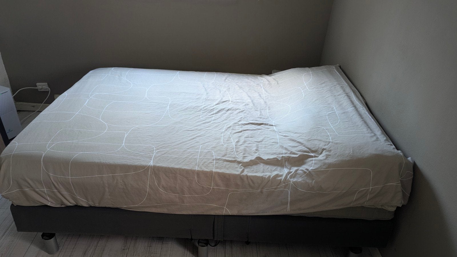 Verstelbaar elektrisch bed 140x200 - Gebruikt, Huis en Inrichting, Slaapkamer | Bedden, Ophalen, Wit, Tweepersoons, 140 cm