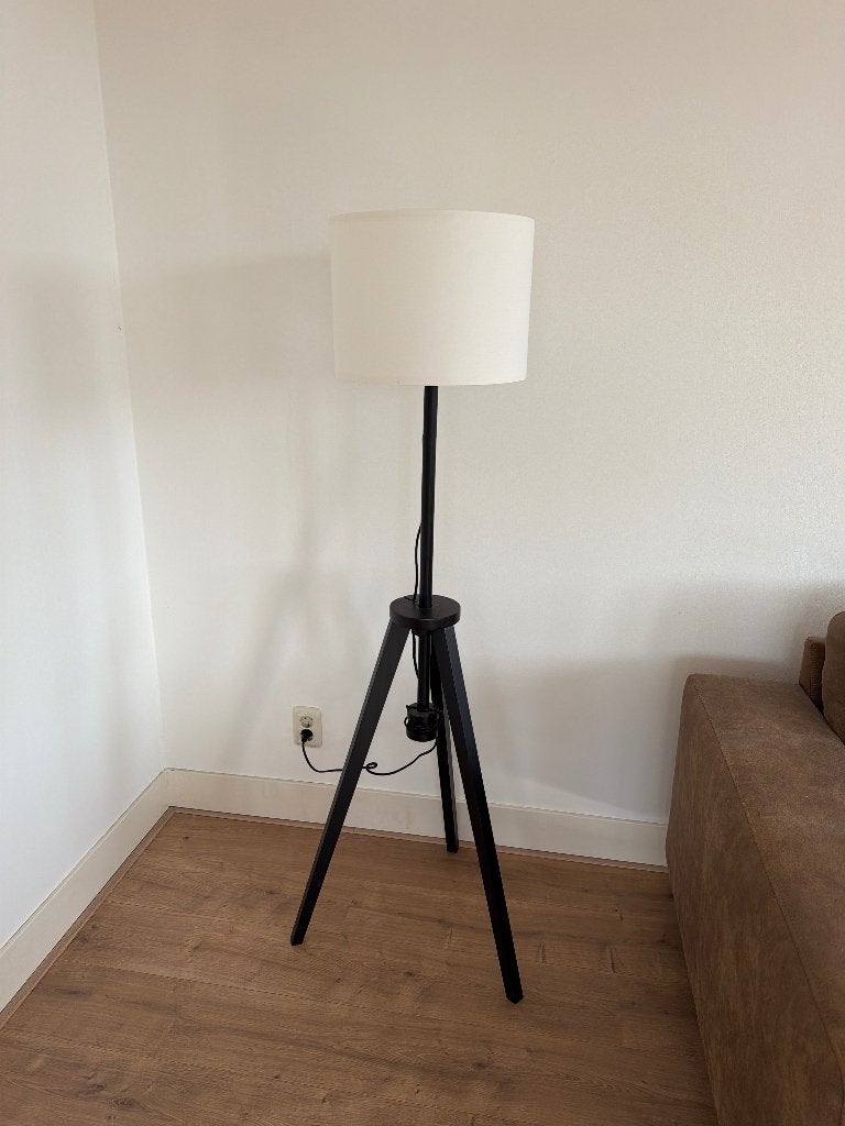 Staande lamp (2x , 5€ per stuk), Huis en Inrichting, Ophalen, Modern, Scandinavisch, Metaal, E27 (groot)