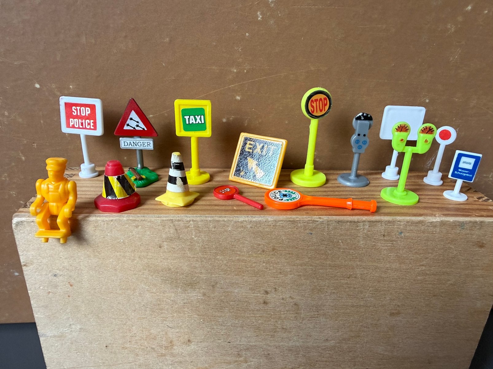 Set borden voor bij weg - maat op foto - kunststof, Ophalen of Verzenden, Zo goed als nieuw, Poppenhuis