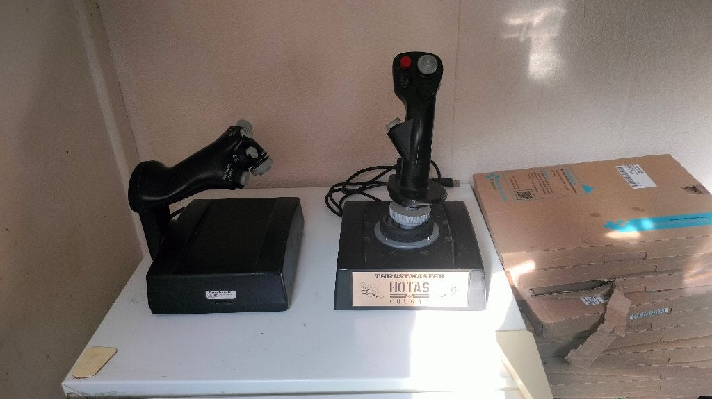 Thrustmaster HOTAS Cougar – Metalen F-16 replica set (Rare), Computers en Software, Joysticks, Ophalen of Verzenden, Gebruikt