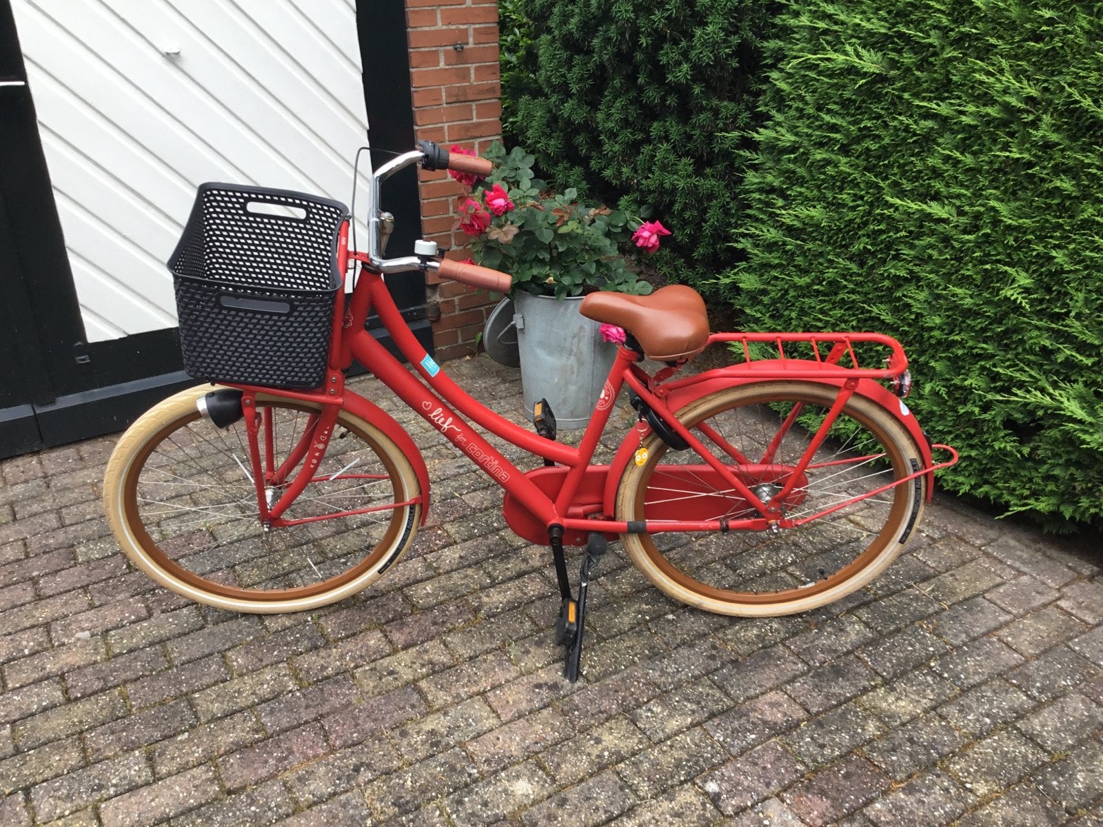 Cortina, lief, Rode meisjesfiets met mandje en bagagedrager, Terugtraprem, Gebruikt, Handrem, Ophalen