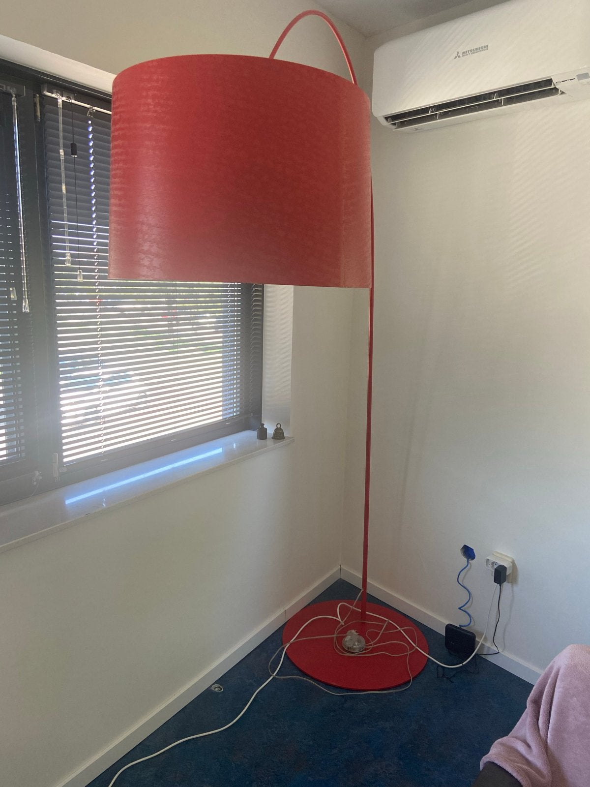 Moderne oranje booglamp met dimmer, Huis en Inrichting, Lampen | Vloerlampen, Ophalen, Gebruikt, 200 cm of meer, E27 (groot)