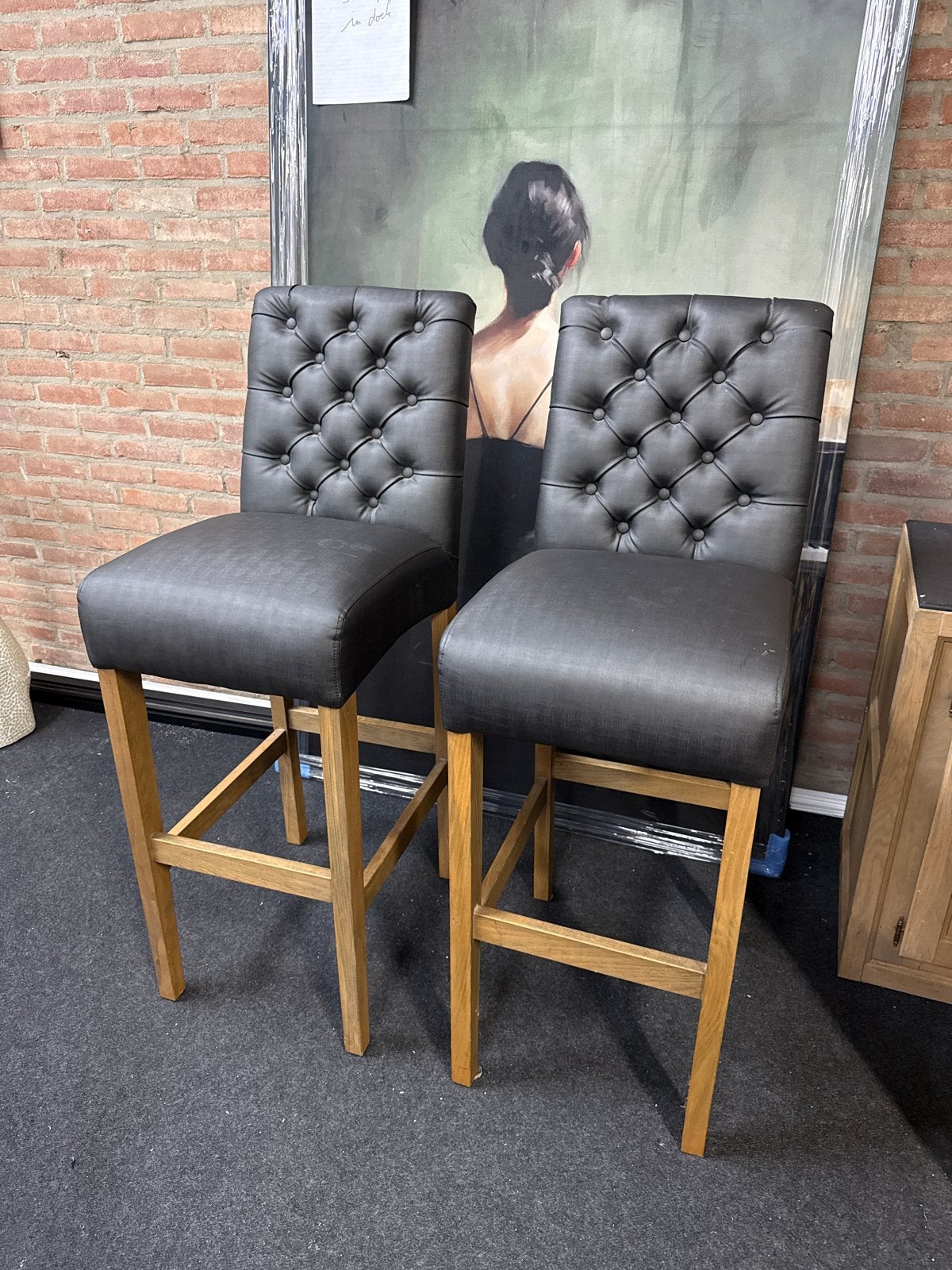 Set van 2 zwarte barkrukken met rugleuning €25,- per stuk, Huis en Inrichting, Barkrukken, Ophalen, Gebruikt, Met voetsteun, 90 cm of meer